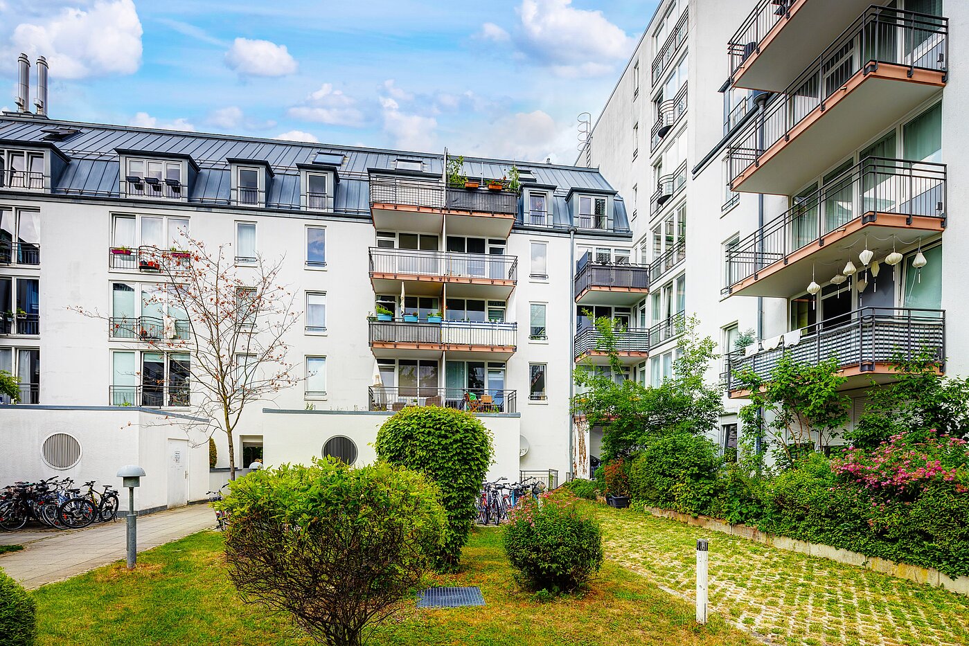Квартира в многоэтажно доме с 2 комнатами | München-Obersendling | 70039 | Rückansicht der Anlage