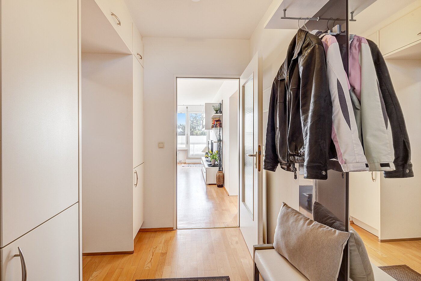 Квартира в многоэтажно доме с 3 комнатами | Unterschleißheim | 70003 | Eingangsbereich mit Einbauten