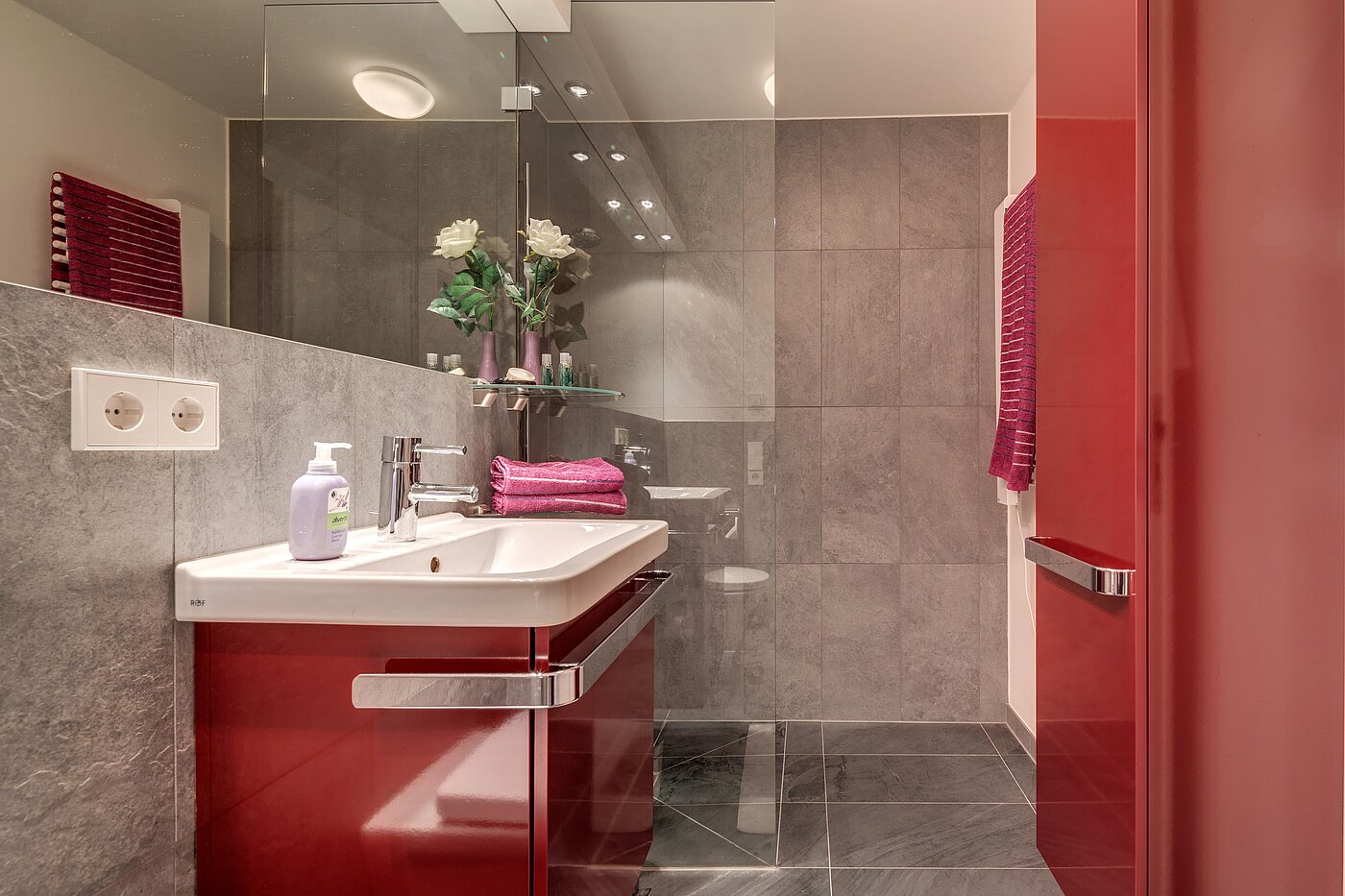 Квартира в многоэтажно доме с 2 комнатами | München-Pasing | 70071 | ...begehbarer Dusche