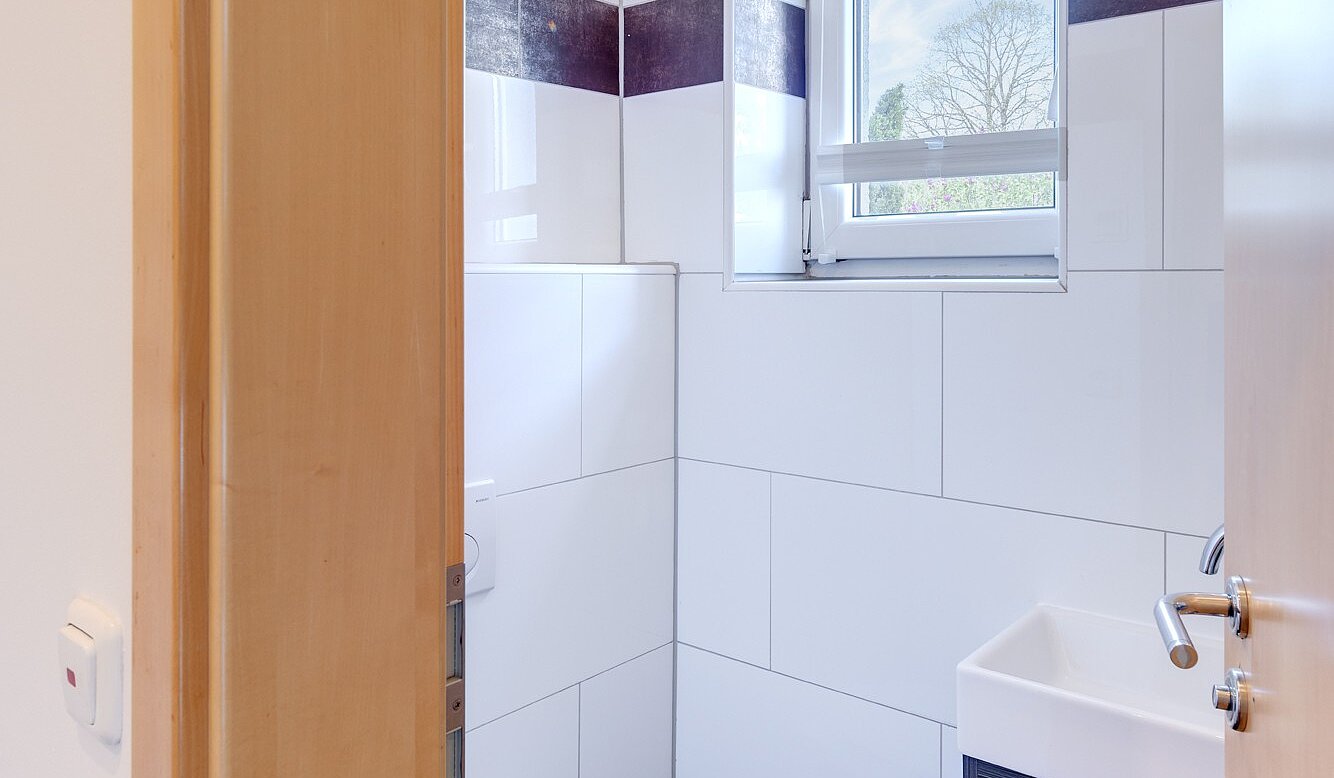 Половина двухквартирного жилого дома с 6.5 комнатами | Unterschleißheim | 70122 | Gäste-WC