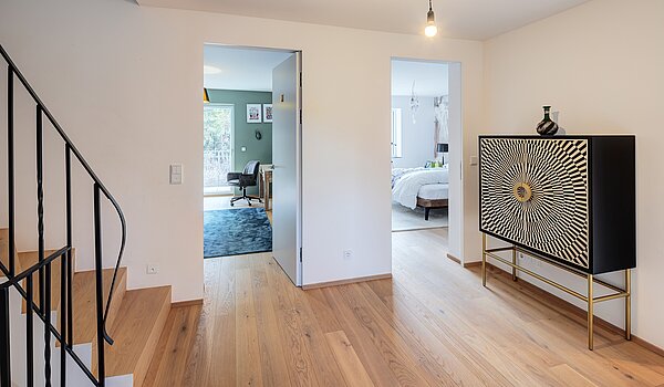 Угловой террасный дом с 6 комнатами | München-Trudering | 70191 | Diele im Obergeschoss