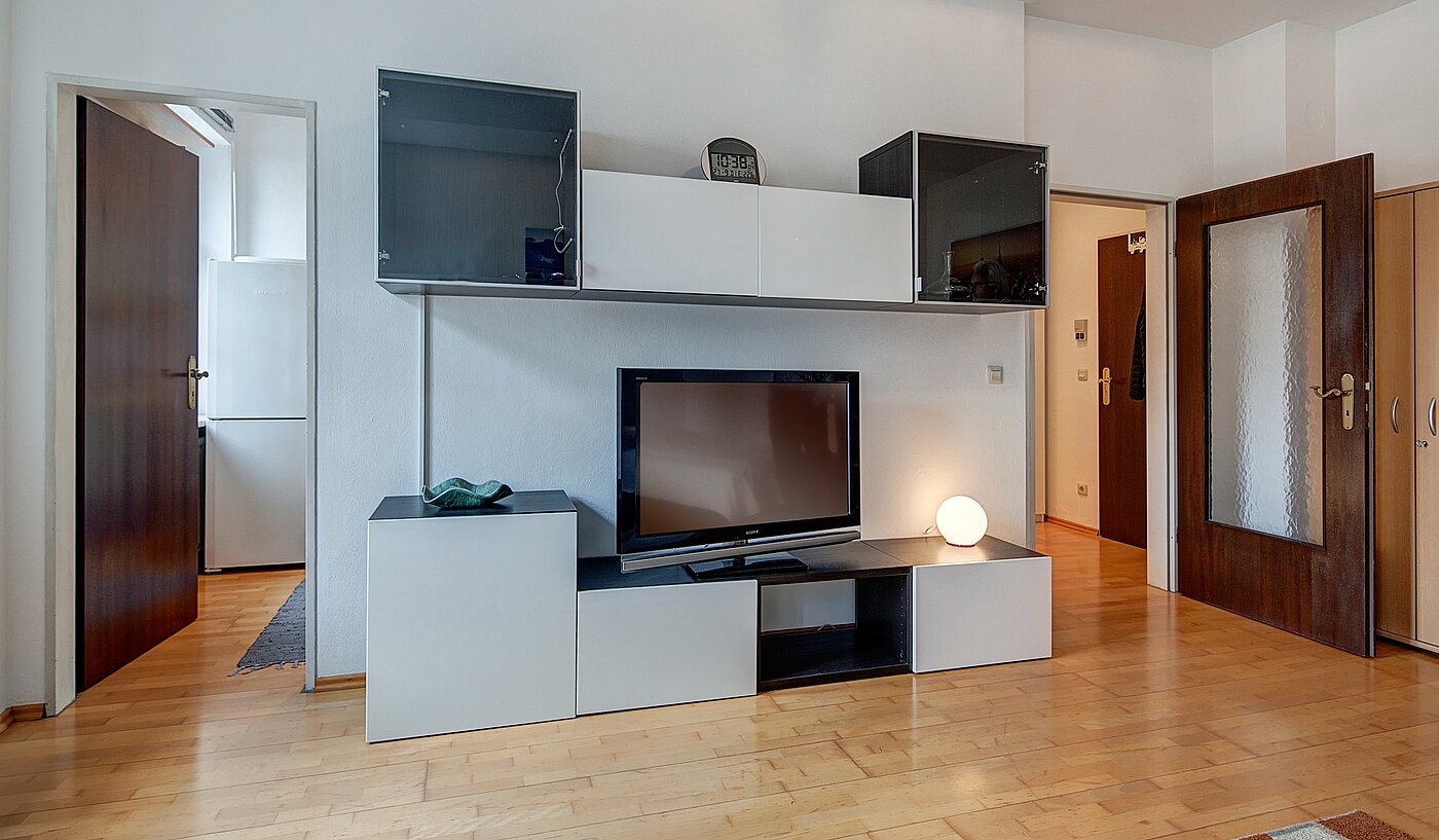 Квартира в многоэтажно доме с 1 комнатная | München-Schwabing | 2111ML3 | Anbauwand mit Flatscreen