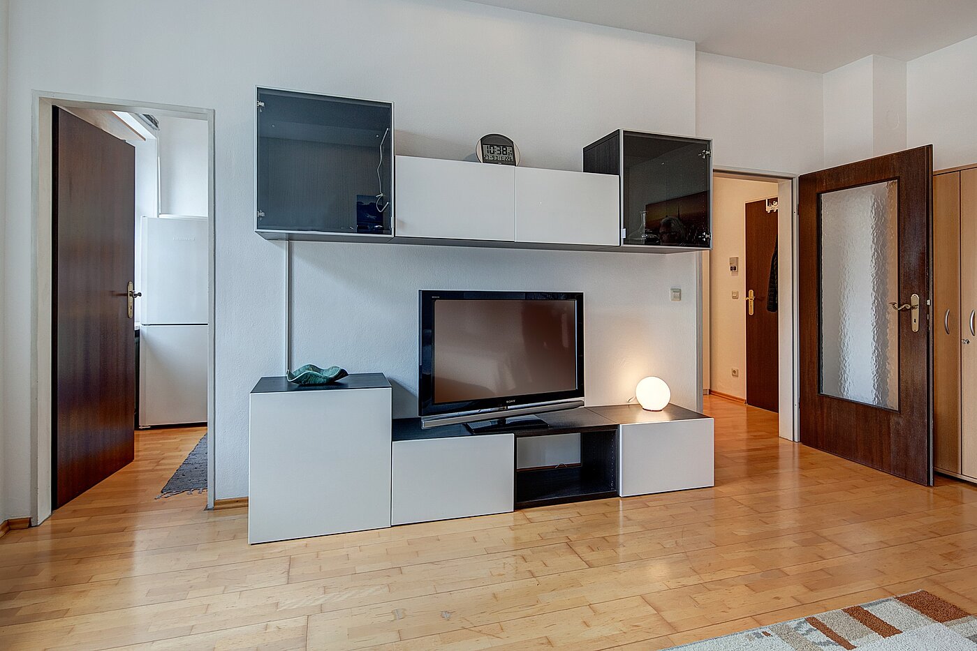 Квартира в многоэтажно доме с 1 комнатная | München-Schwabing | 2111ML3 | Anbauwand mit Flatscreen