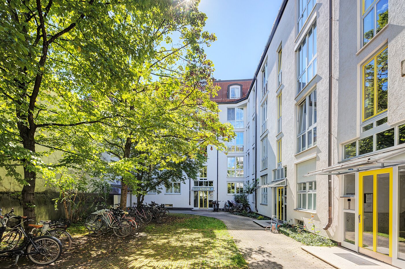 Квартира в многоэтажно доме с 1 комнатная | München-Schwabing | 70249 | Hauseingang