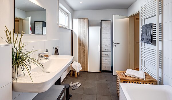 Угловой террасный дом с 6 комнатами | Germering | 70033 | ...und Fenster