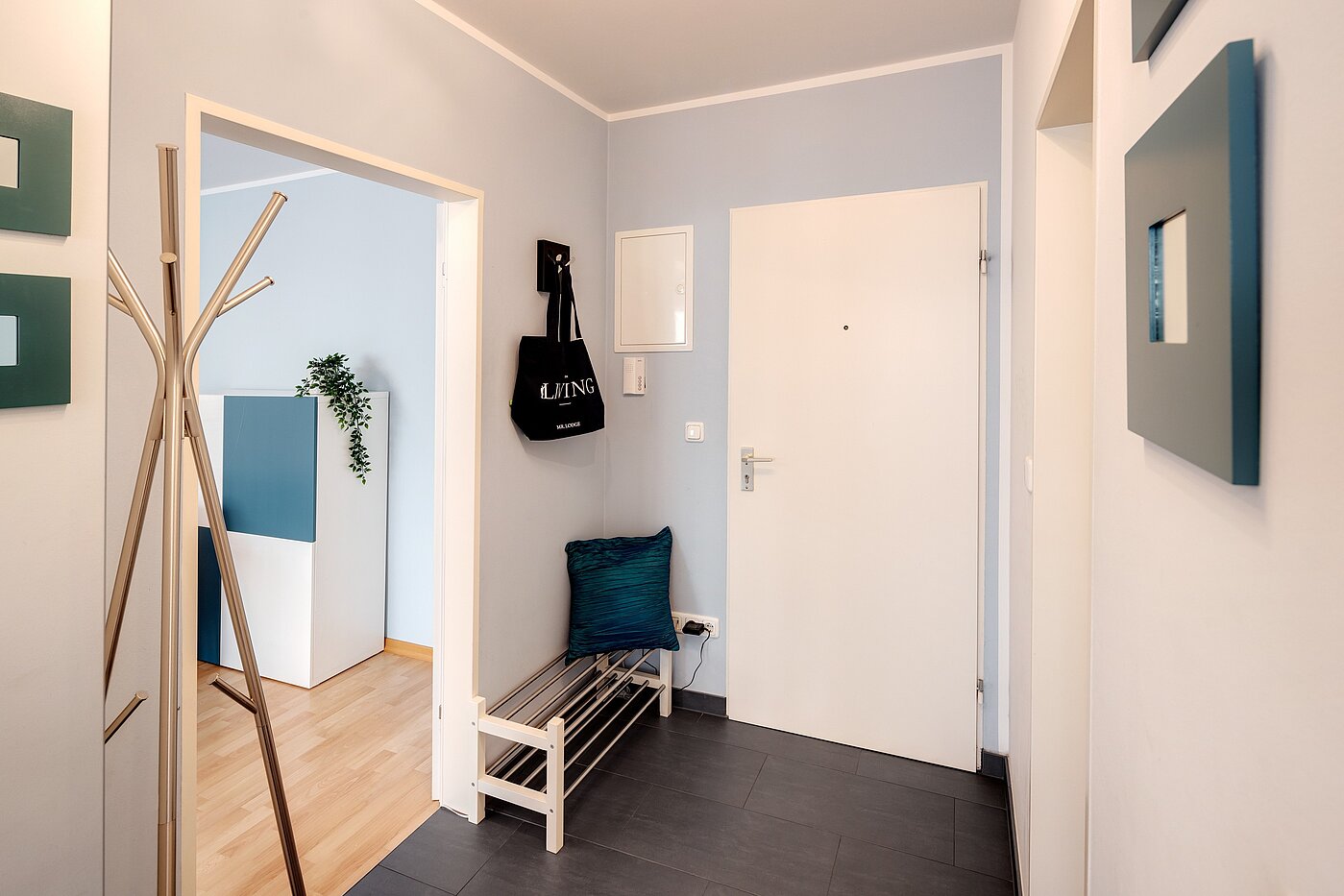 Квартира в многоэтажно доме с 2 комнатами | München-Schwabing | 70013 | Diele Blickrichtung Eingang