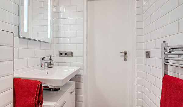 Квартира в многоэтажно доме с 2 комнатами | München-Bogenhausen | 70287 | Weiß gefliestes Bad...