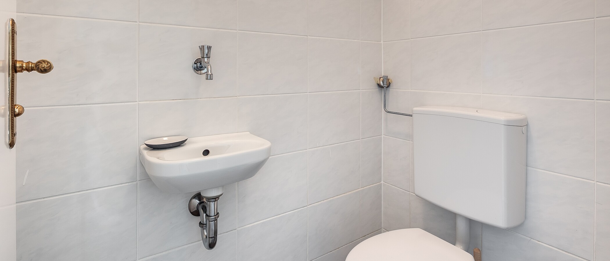 квартира München Neuhausen 01 гостевой туалет 10004
