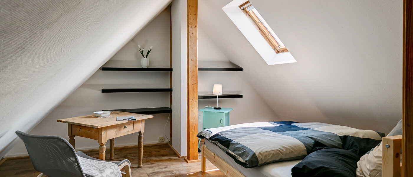 мансардная квартира München Obermenzing 01 2-я спальная комната 10079