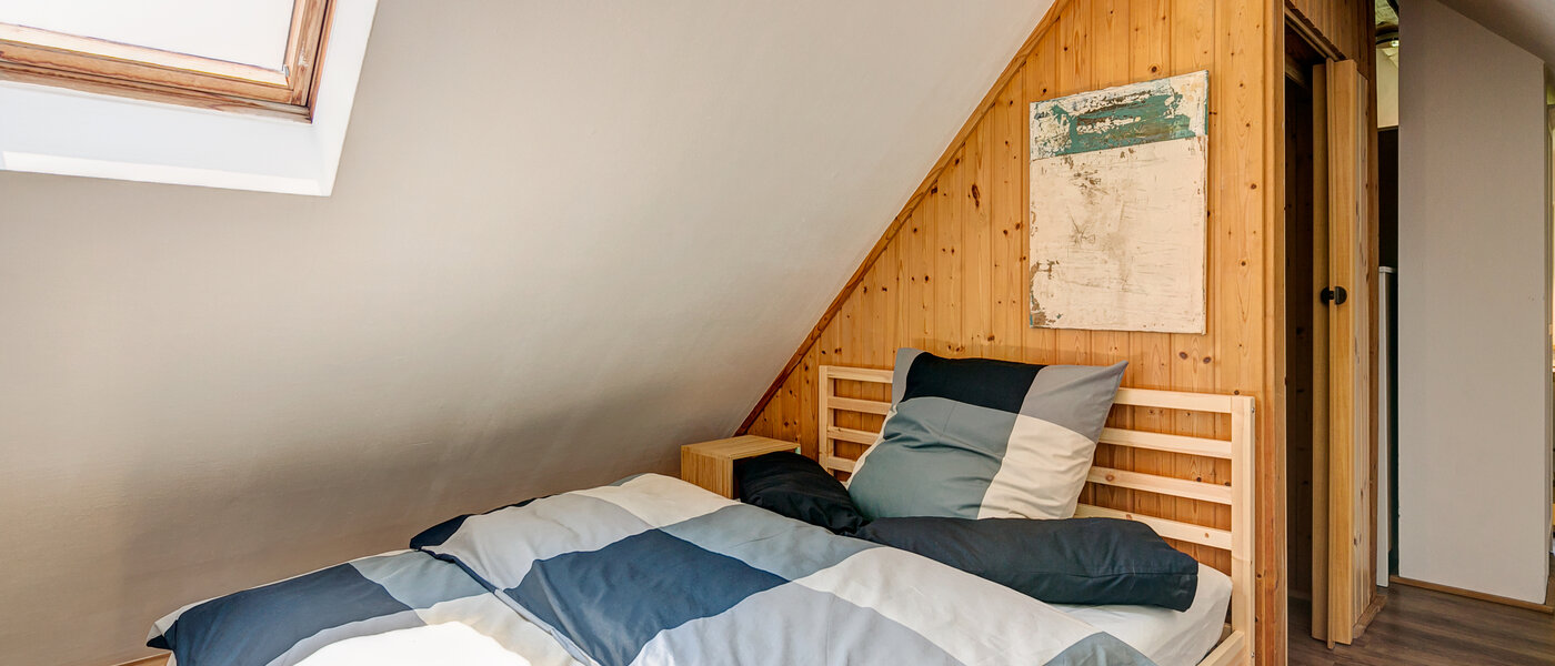 мансардная квартира München Obermenzing 03 2-я спальная комната 10079