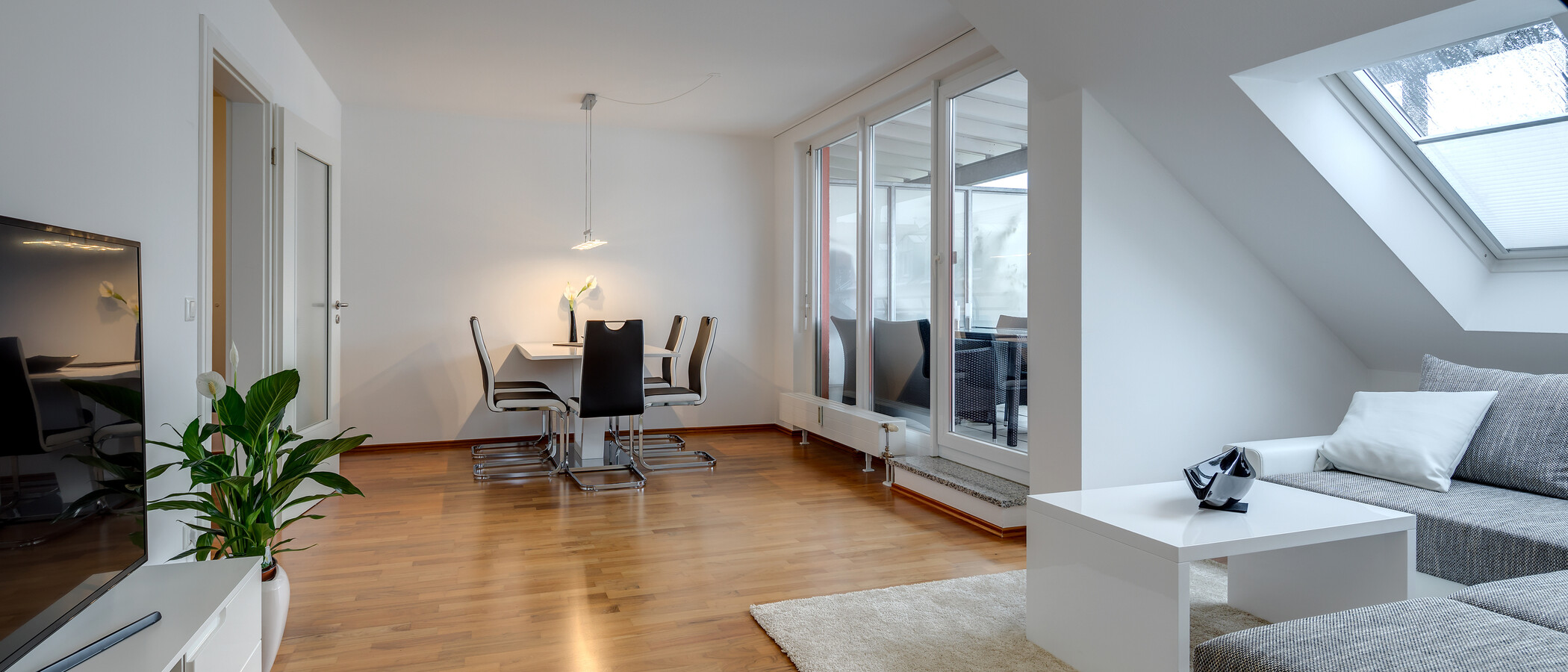 мансардная квартира München Trudering 01 гостиная 10283