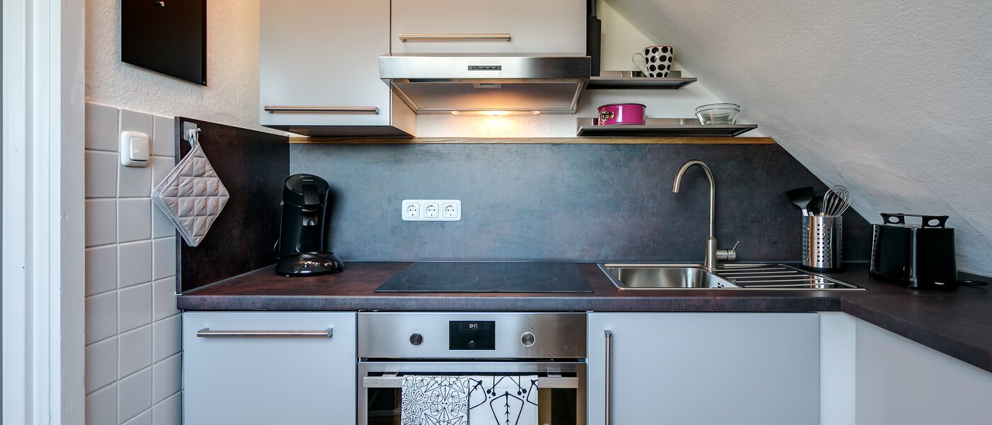 мансардная квартира München Maxvorstadt - Rund um den Josephplatz 01 кухня 10347