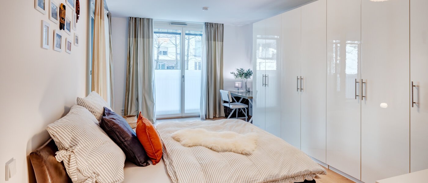 квартира München Maxvorstadt - Westen 01 спальная комната 10381