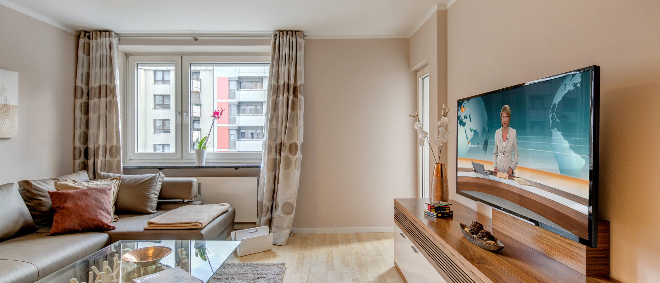 квартира München Schwabing-West (rund um den Bonner Platz) 02 гостиная 10412