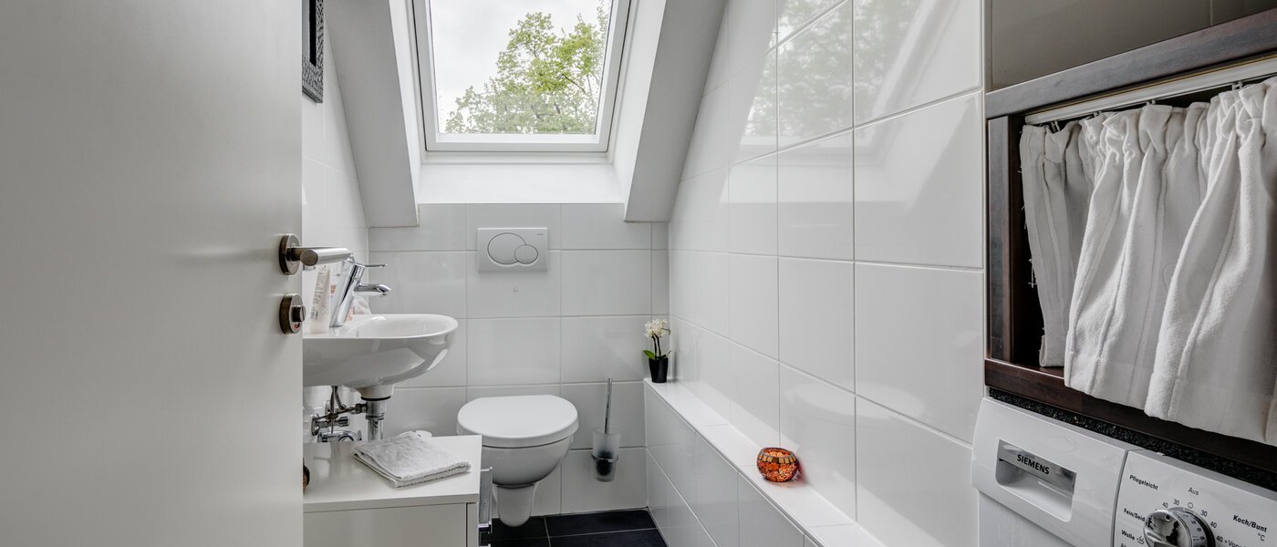 мансардная квартира München Obersendling 01 гостевой туалет 10566