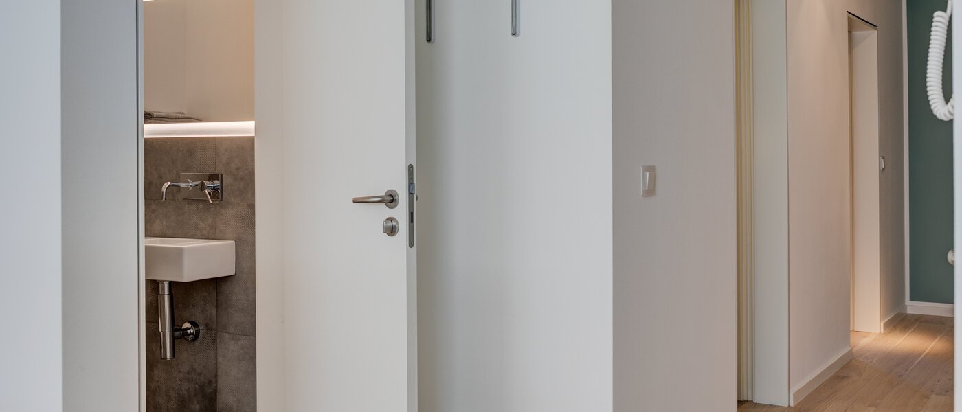 квартира München Schwabing-West 04 коридор 10645