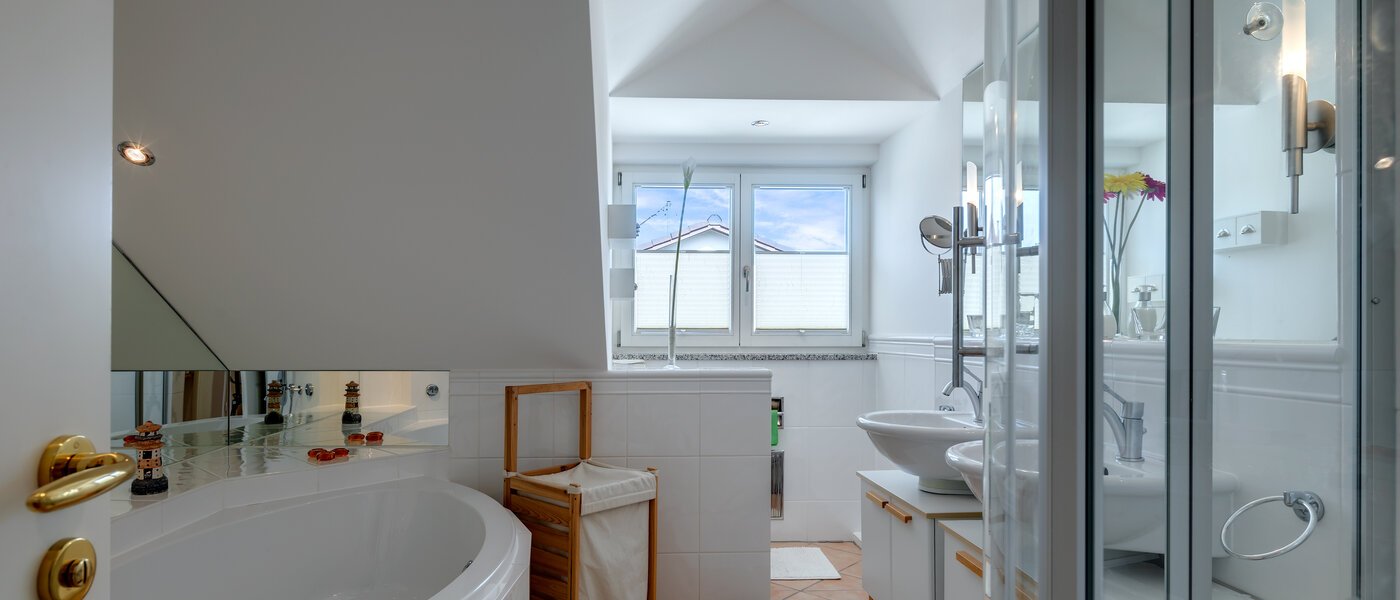 мансардная квартира Neubiberg 01 ванная комната 10767