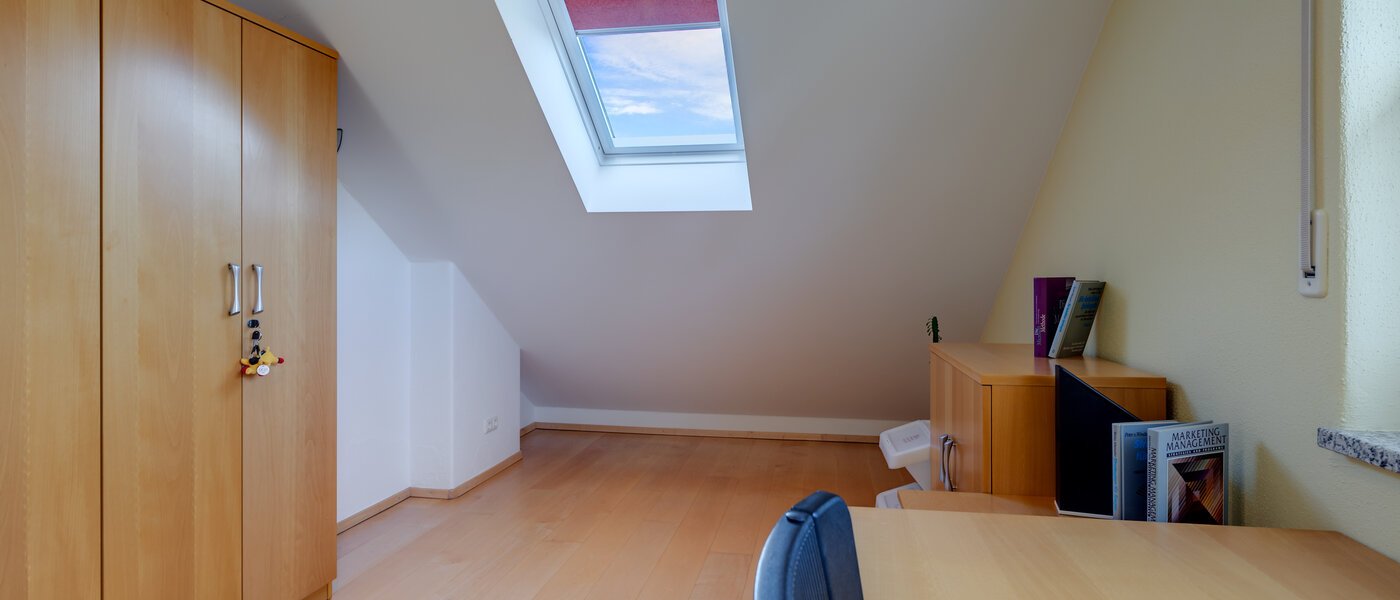 мансардная квартира Neubiberg 02 2-я спальная комната 10767