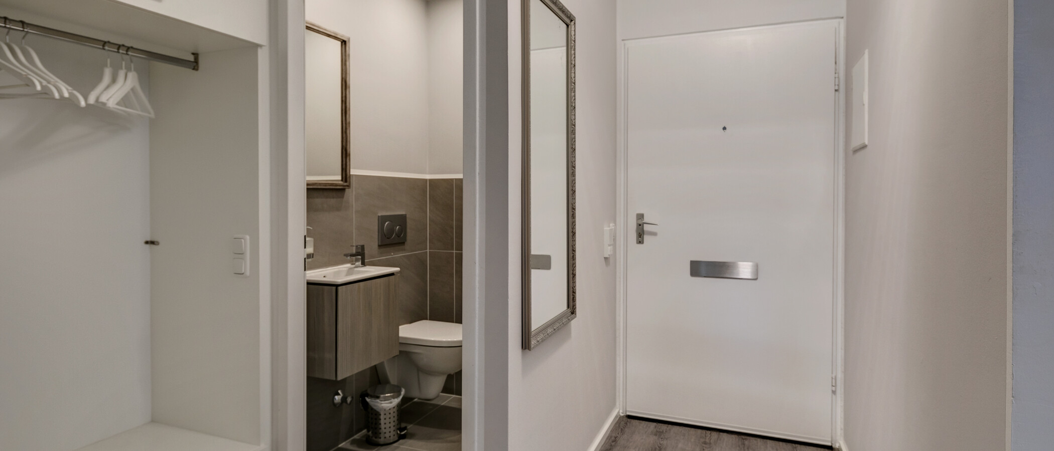 квартира München Schwabing (rechts der Leopoldstraße) 01 коридор 10897