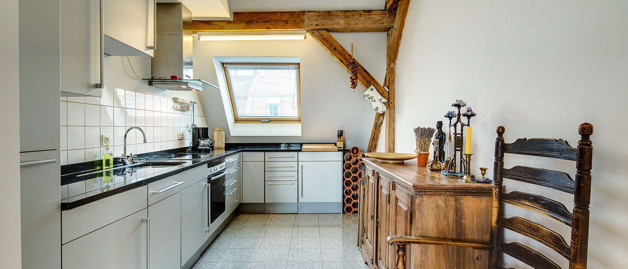 квартира-галерея München Schwabing (links der Leopoldstraße) 01 кухня 1090
