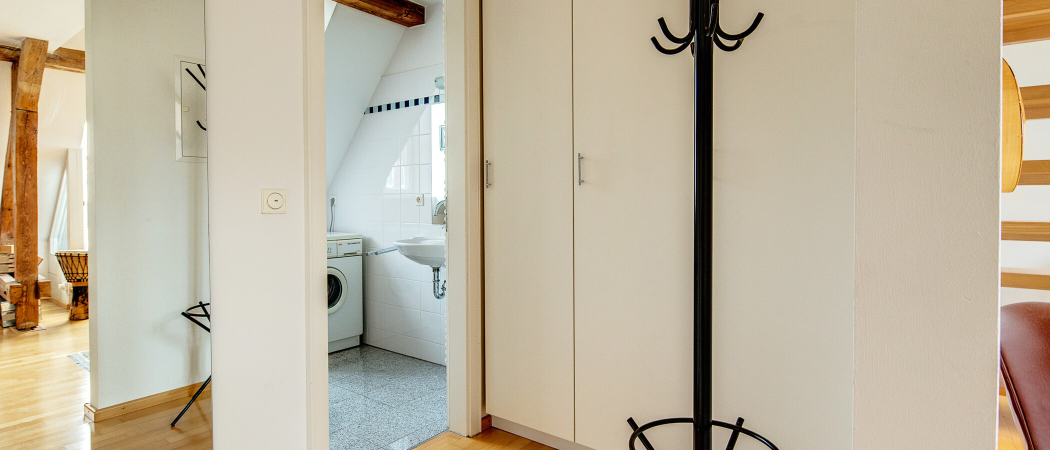 квартира-галерея München Schwabing (links der Leopoldstraße) 01 коридор 1090