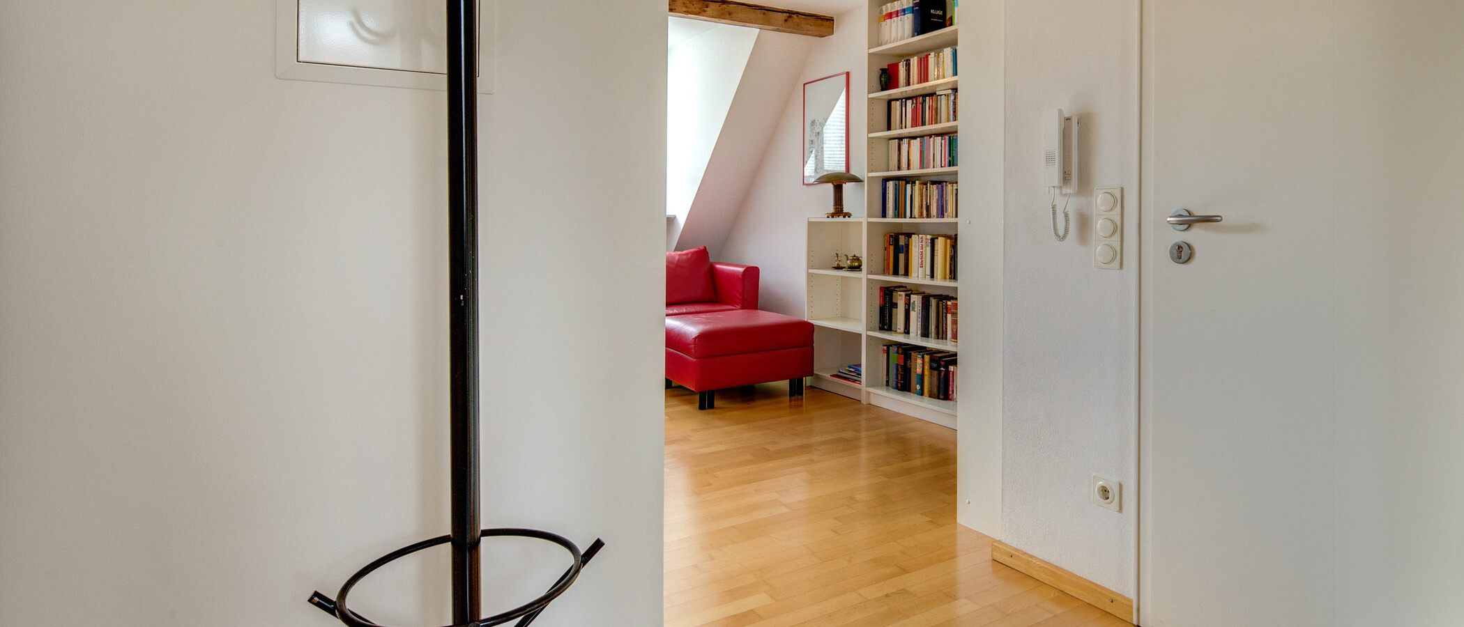 квартира-галерея München Schwabing (links der Leopoldstraße) 02 коридор 1090