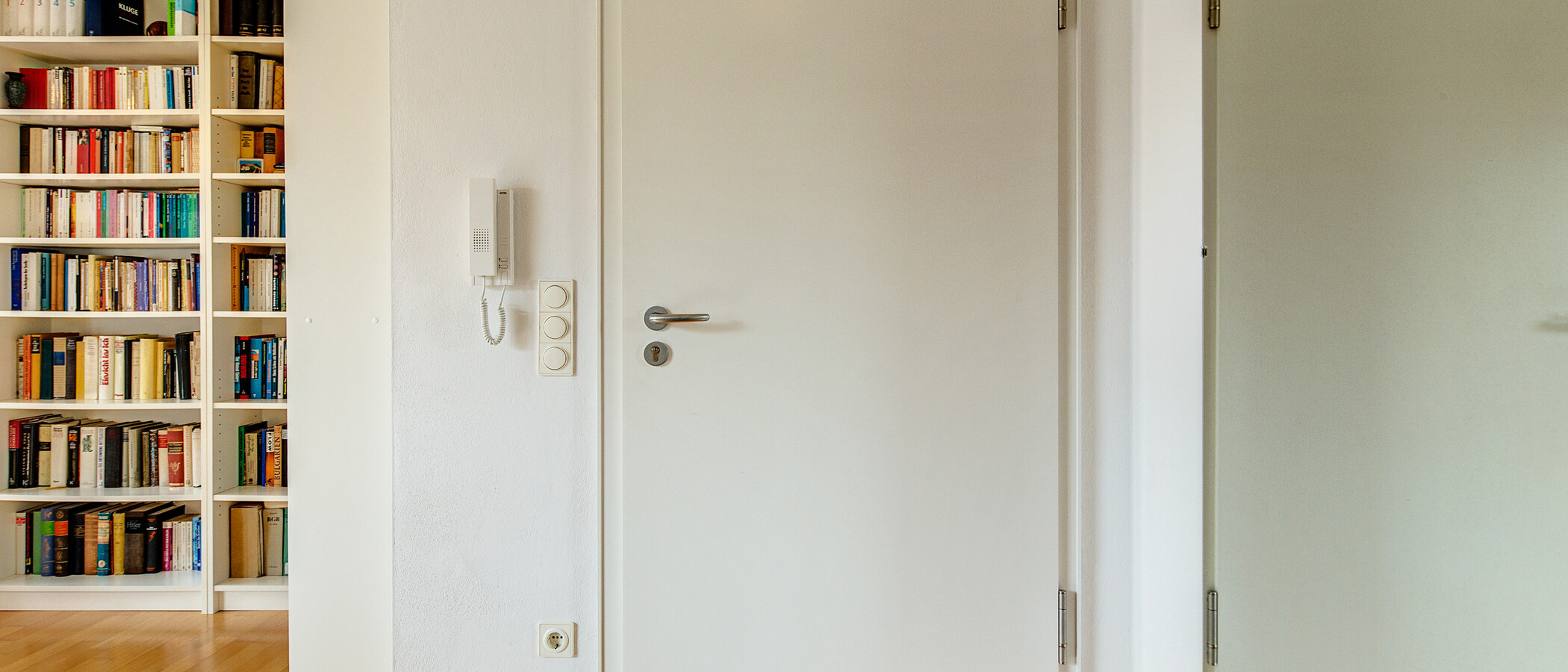 квартира-галерея München Schwabing (links der Leopoldstraße) 03 коридор 1090