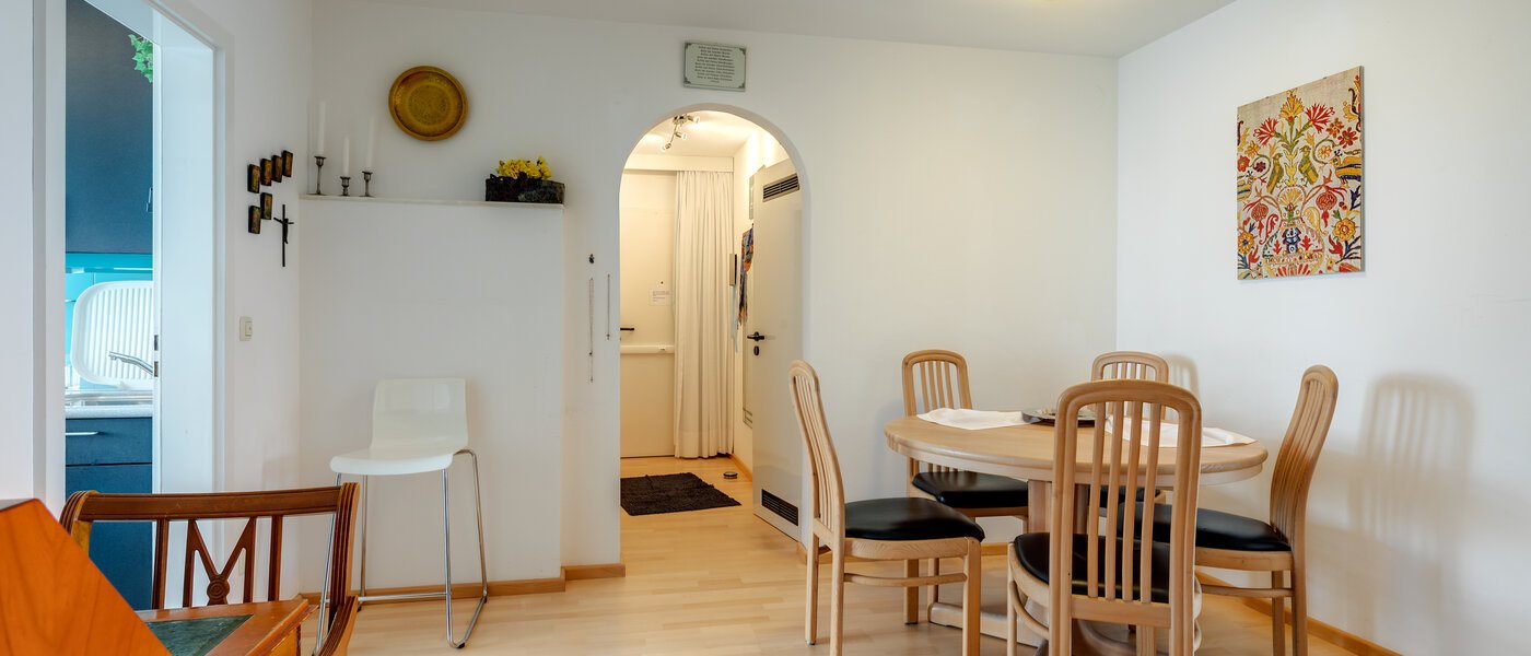 квартира München Johanneskirchen 01 столовая 10948