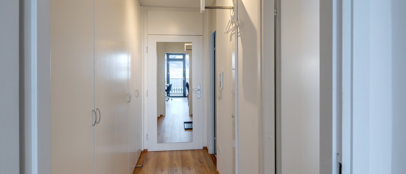 квартира München Schwabing-West 01 коридор 10978