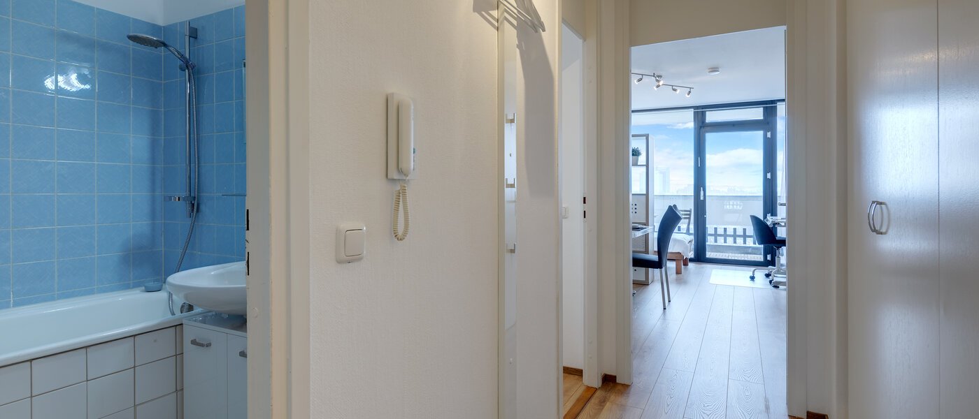 квартира München Schwabing-West 02 коридор 10978