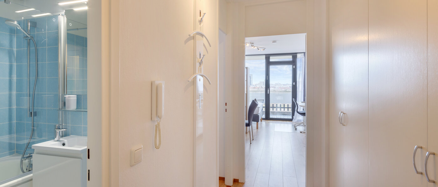 квартира München Schwabing-West 02 коридор 10978