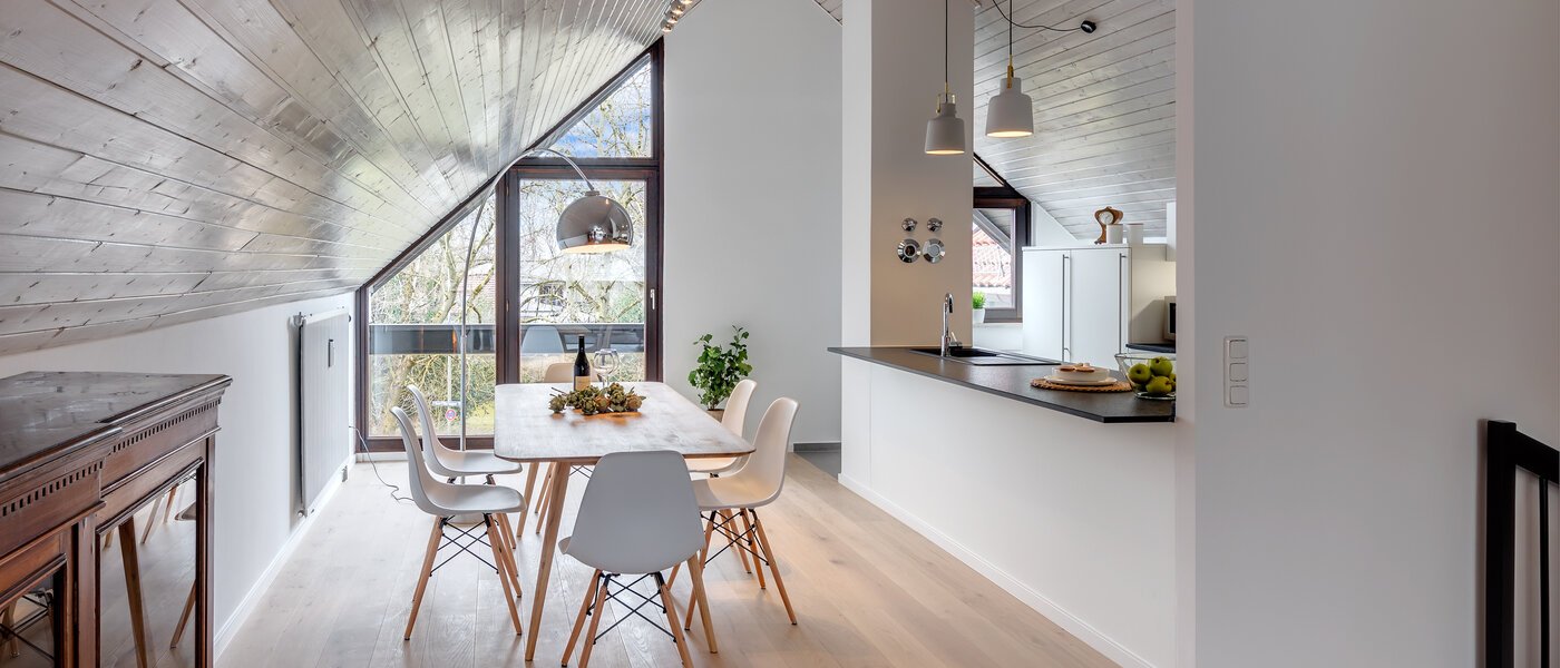 двухэтажная квартира München Oberföhring 01 обеденная зона 10997