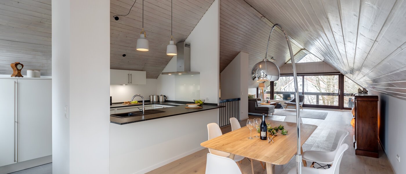 двухэтажная квартира München Oberföhring 02 обеденная зона 10997