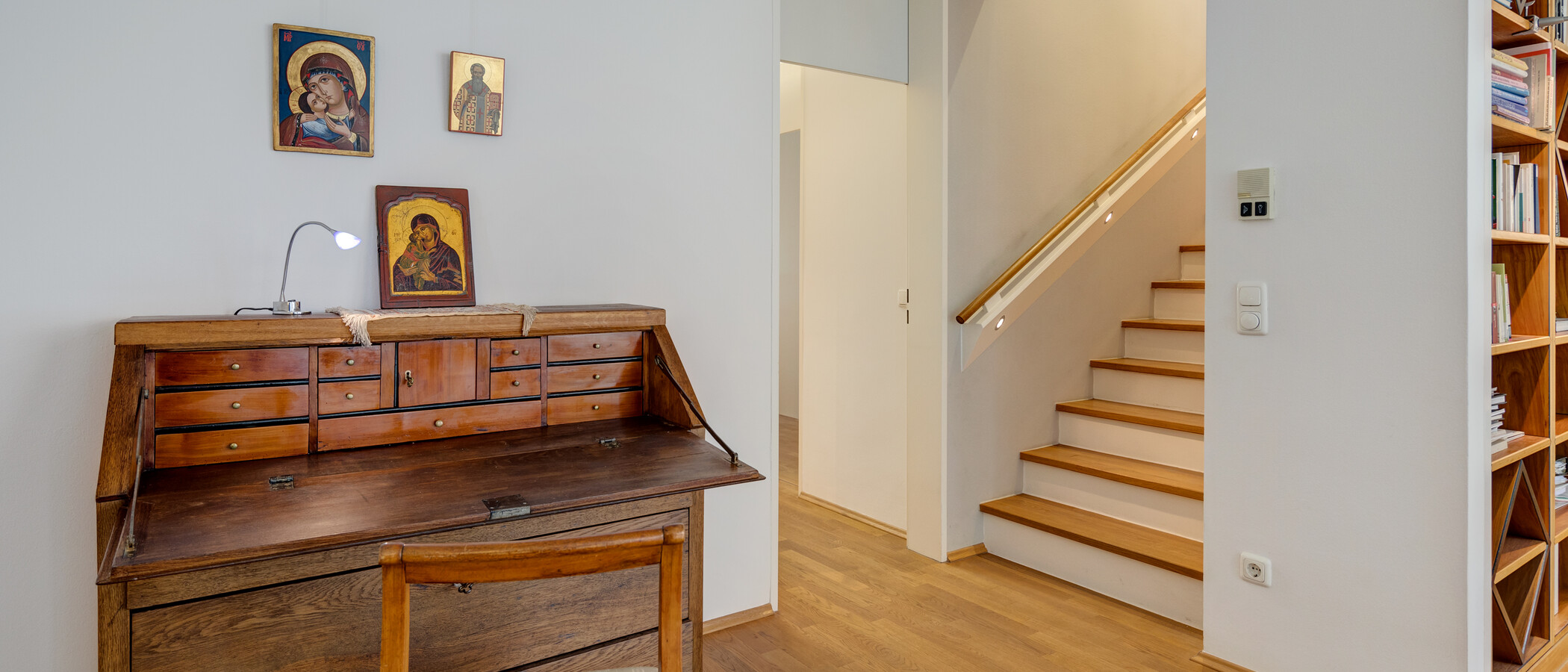 двухэтажная квартира München Schwabing-West (rund um den Hohenzollernplatz) 04 коридор 11000