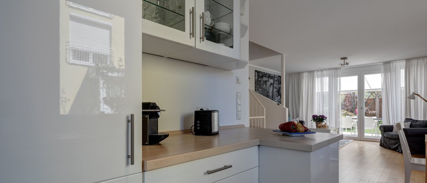 Половина двухквартирного жилого дома Gröbenzell 04 кухня 11015