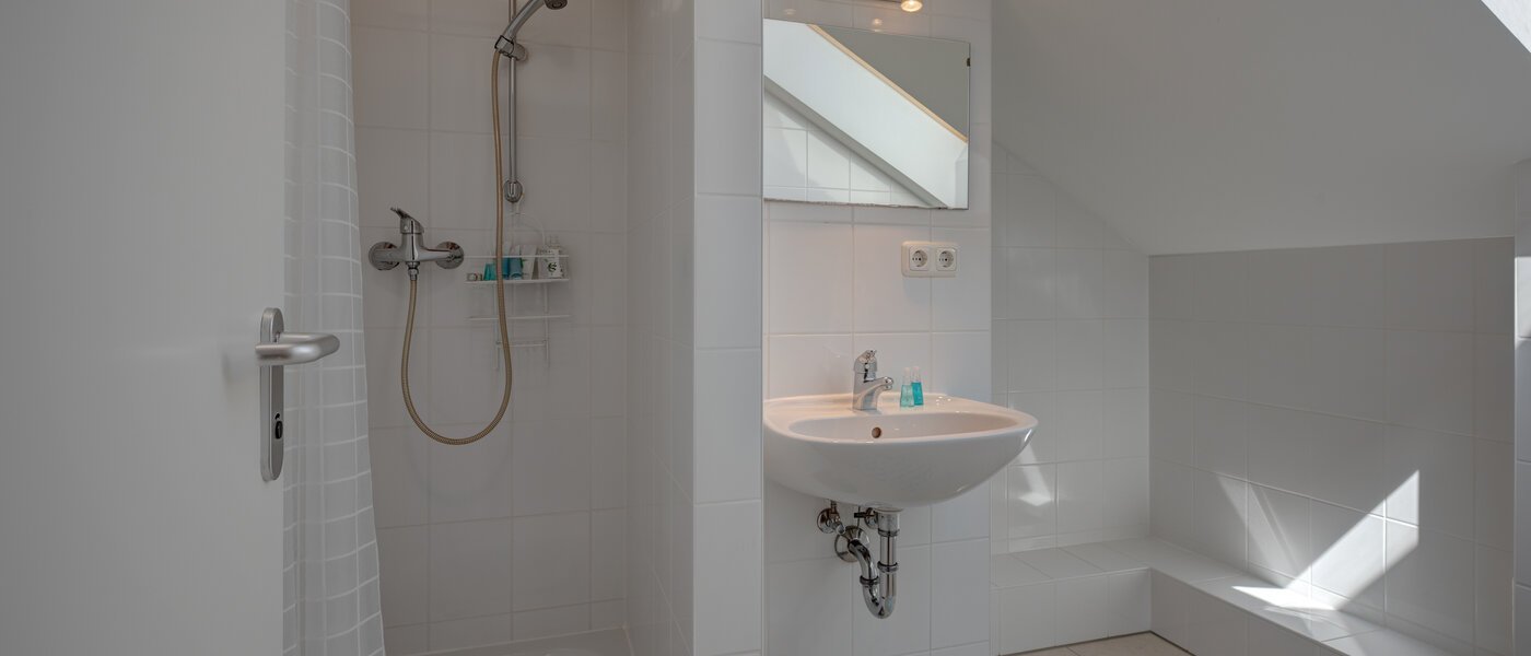 Половина двухквартирного жилого дома Gröbenzell 01 2-я ванная комната 11015