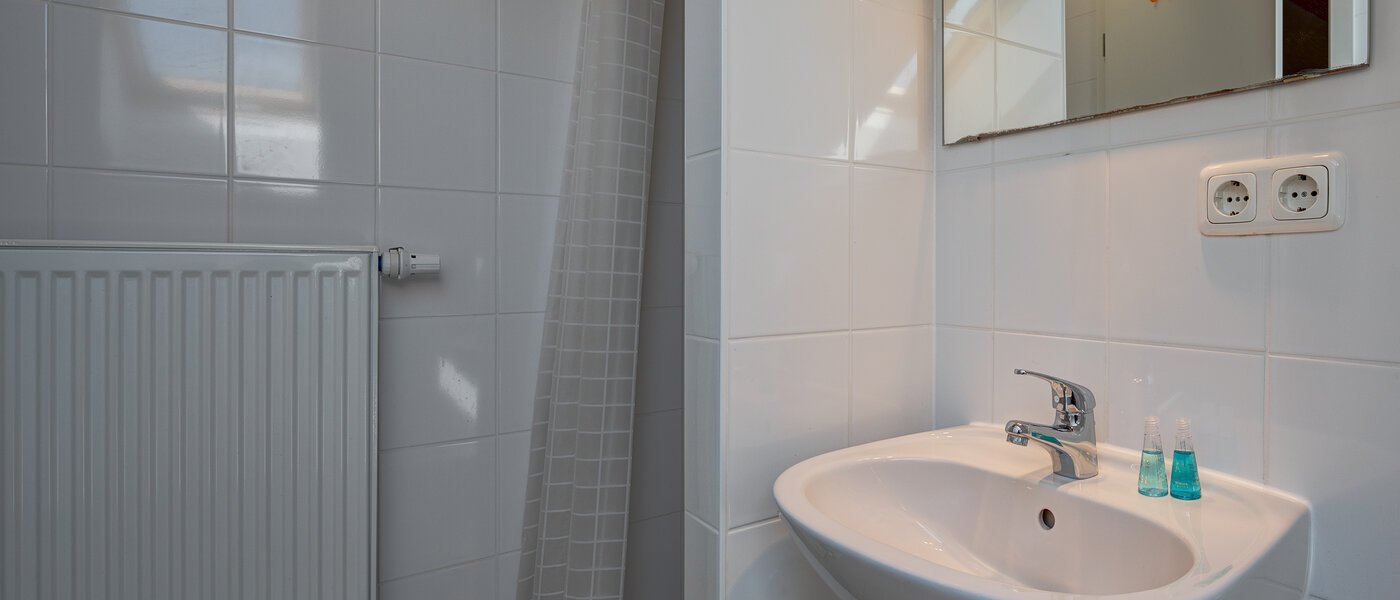 Половина двухквартирного жилого дома Gröbenzell 03 2-я ванная комната 11015