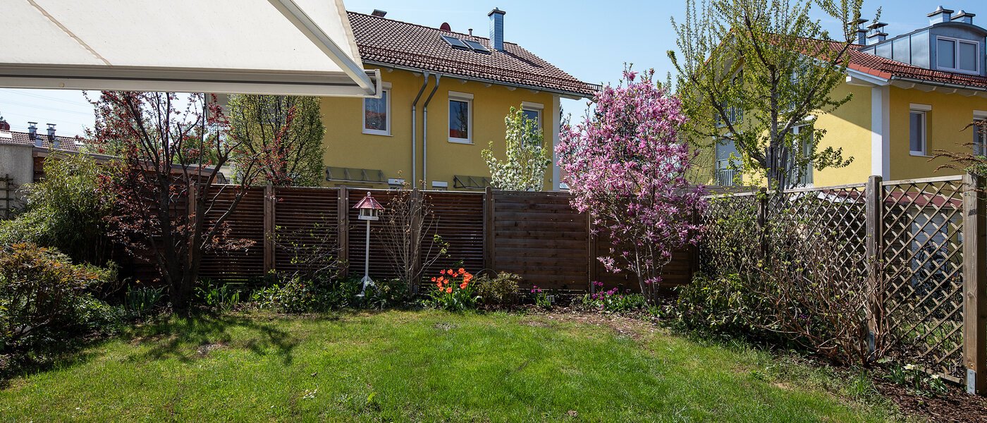 Половина двухквартирного жилого дома Gröbenzell 01 сад 11015