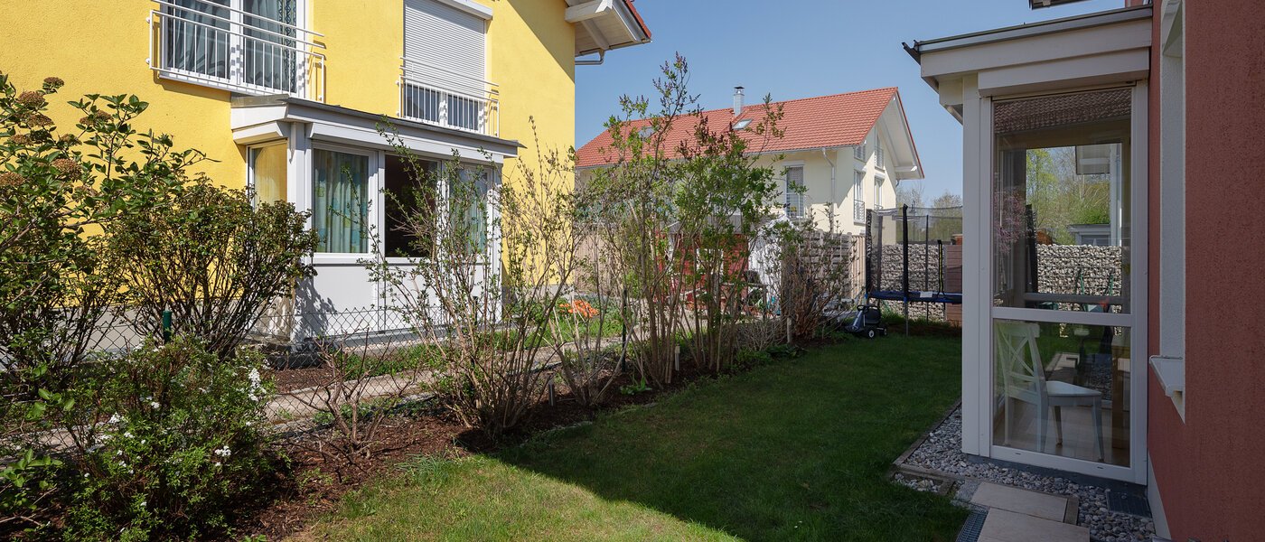 Половина двухквартирного жилого дома Gröbenzell 02 сад 11015