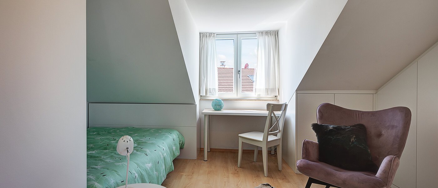 Половина двухквартирного жилого дома Gröbenzell 01 2-я спальная комната 11015