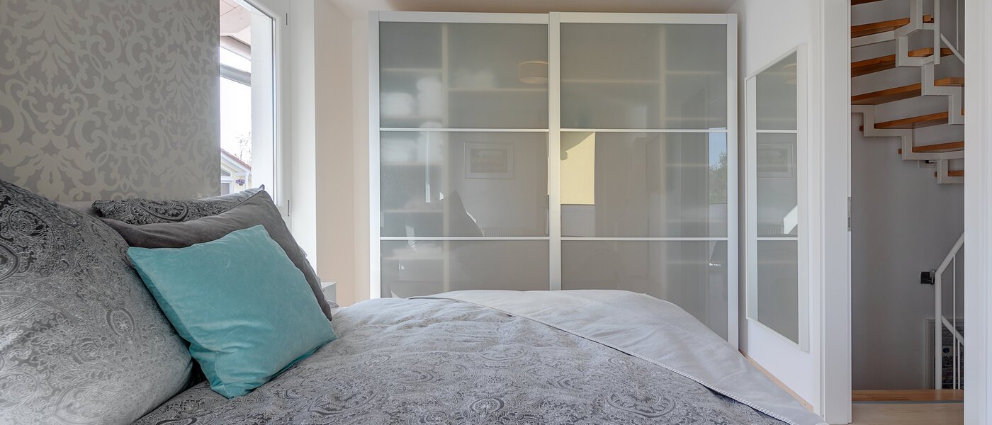 Половина двухквартирного жилого дома Gröbenzell 04 спальная комната 11015