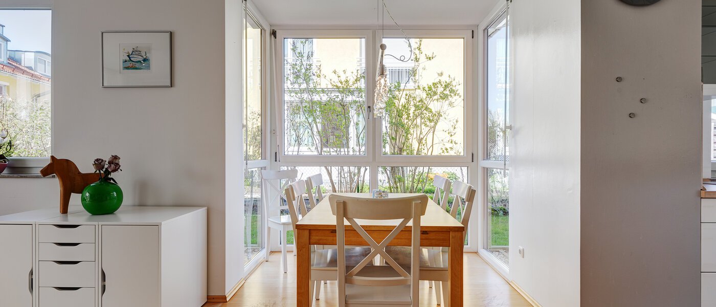 Половина двухквартирного жилого дома Gröbenzell 03 гостиная 11015