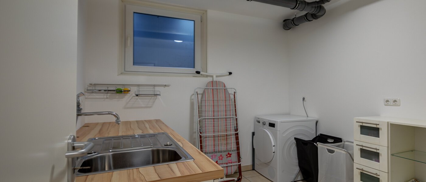 Половина двухквартирного жилого дома Gröbenzell 01 подсобное помещение 11015