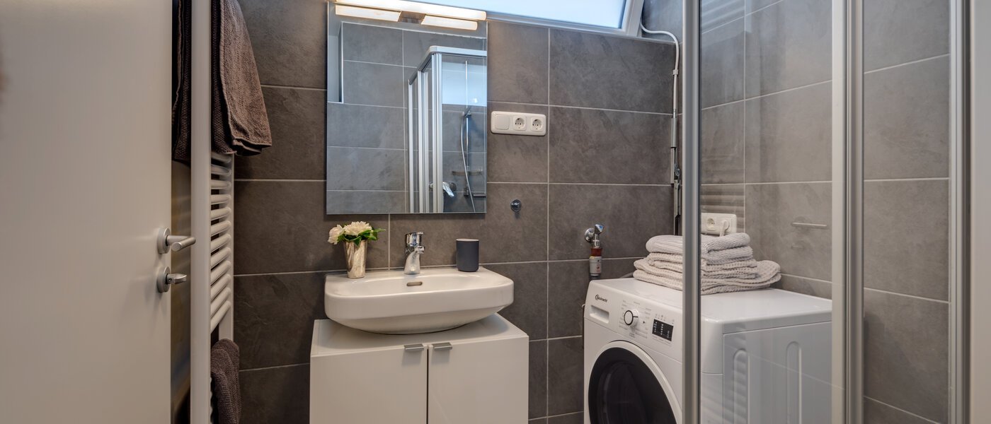 мансардная квартира München Bogenhausen 01 ванная комната 11076