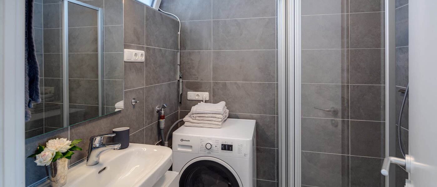 мансардная квартира München Bogenhausen 02 ванная комната 11076