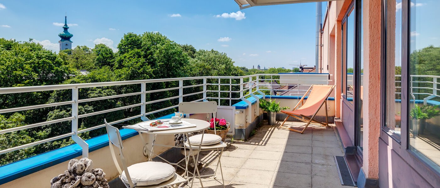 мансардная квартира München Bogenhausen 01 терраса 11076