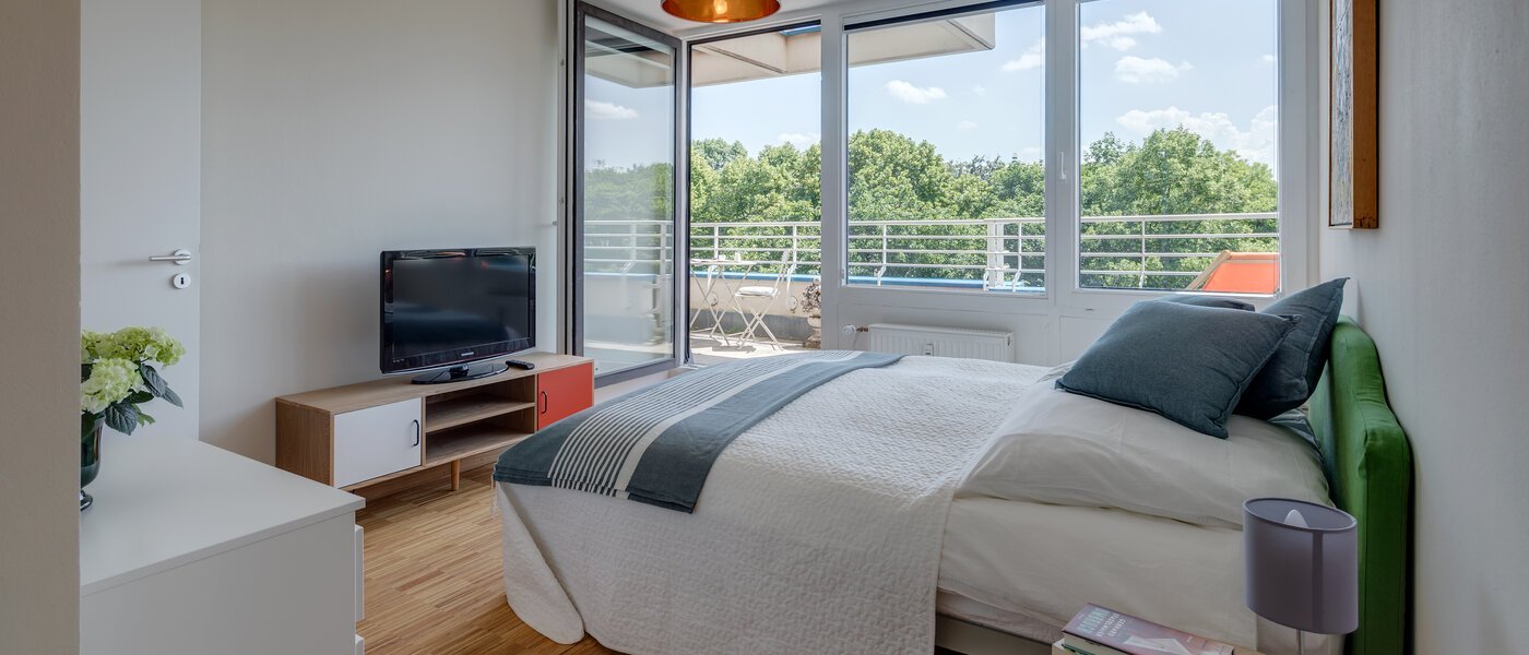 мансардная квартира München Bogenhausen 02 спальная комната 11076