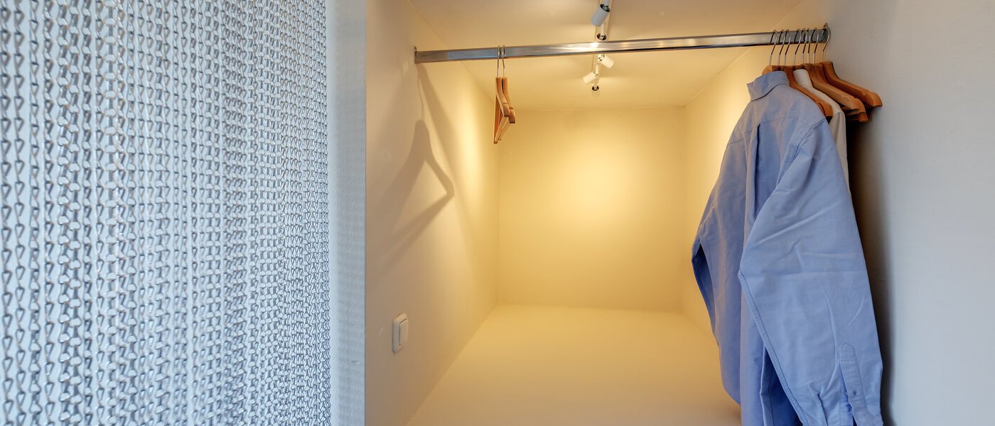 мансардная квартира München Bogenhausen 04 спальная комната 11076