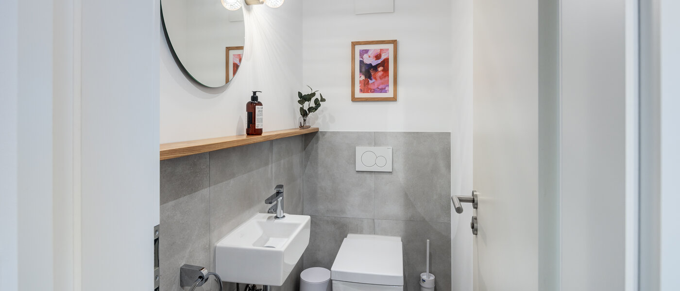 двухэтажная квартира München Pasing 01 гостевой туалет 11136