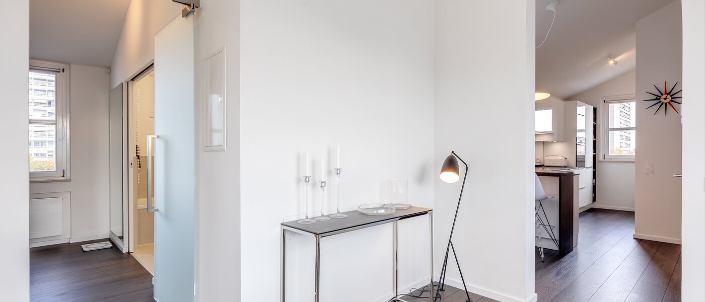 мансардная квартира München Arabellapark 01 коридор 11226